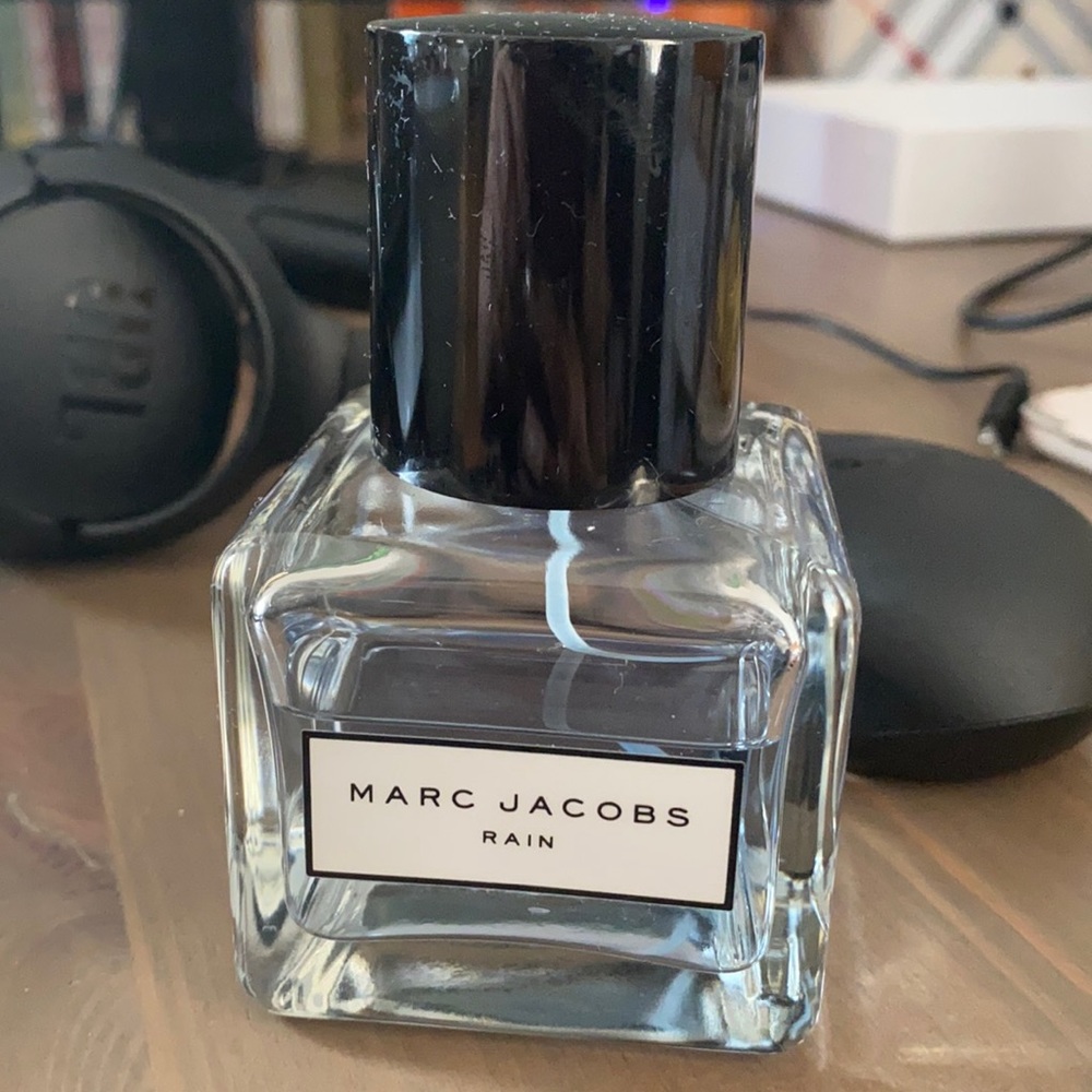 Marc Jacobs Rain perfume